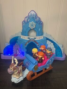 Little people frozen castle and sled ( 2 )